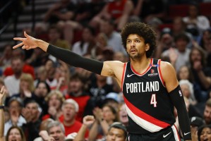 场均2.5断但仅出战4场！美记：塞布尔正在与开拓者协商买断合同